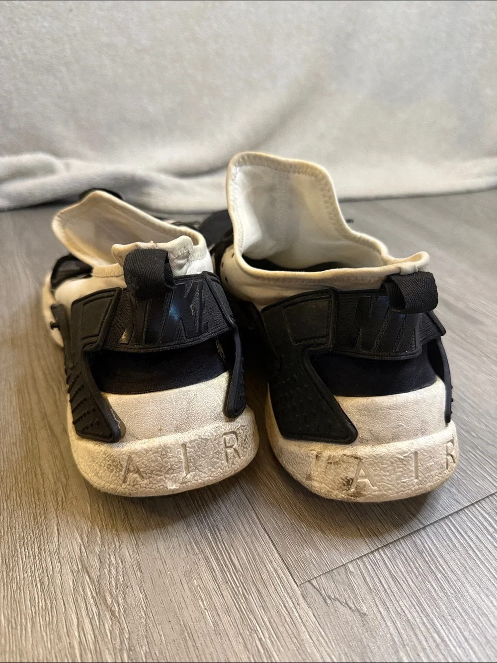 Nike Air Huarache Drift Black Sail White Sneakers AH7334-002 - size 10